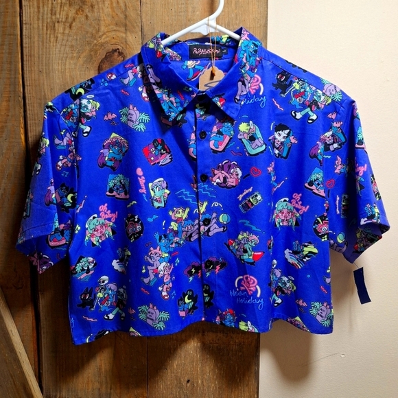 A Pepperonccini cropped shirt in a ladies size large. Pre-loved in excellent sha - Picture 1 of 7